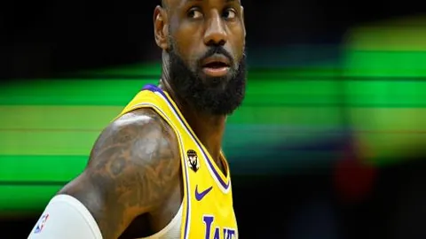 曼联足总杯大胜阿森纳，B费和加布里埃尔各建一功